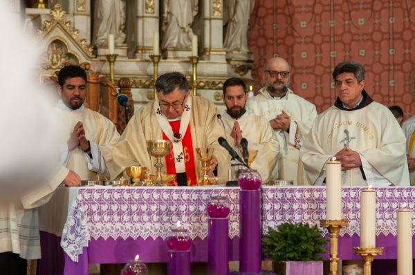 prva sinoda završena svečanom misom
